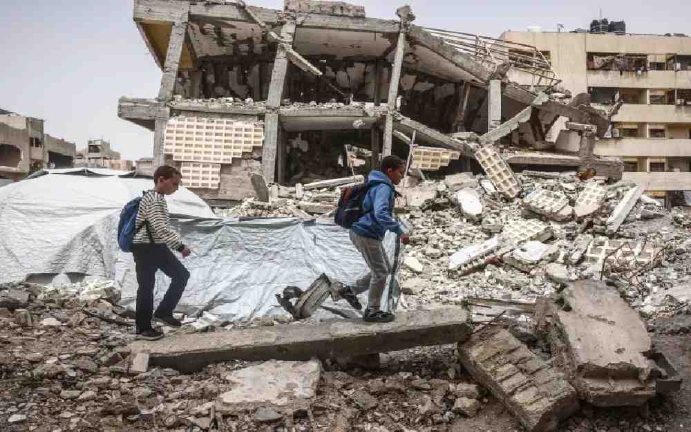 إصابة فتى وطفلة بنيران الاحتلال في غزة