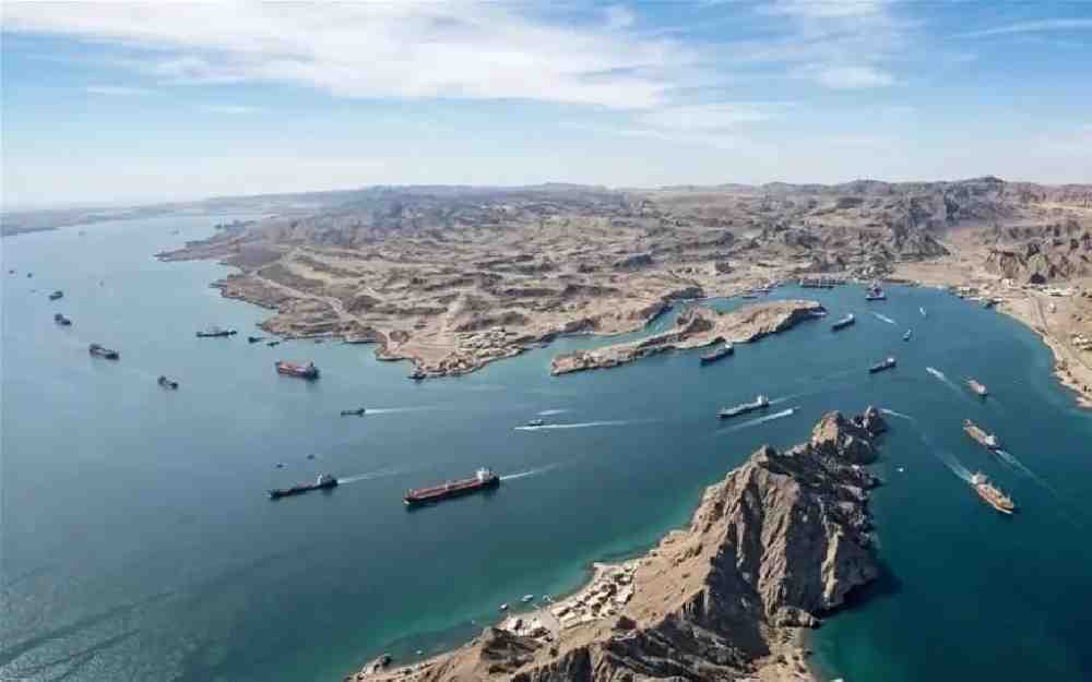 استئناف الملاحة في مضيق هرمز