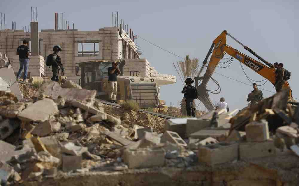 الاحتلال يهدم 13 منزلا فلسطينيا