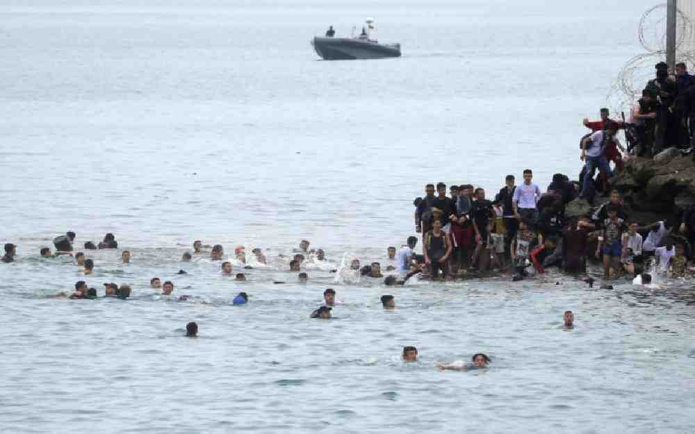 العبور سباحة من المغرب إلى سبتة