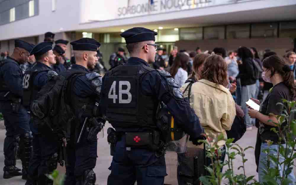اقتحام قوات مكافحة الشغب لحرم جامعة السوربون
