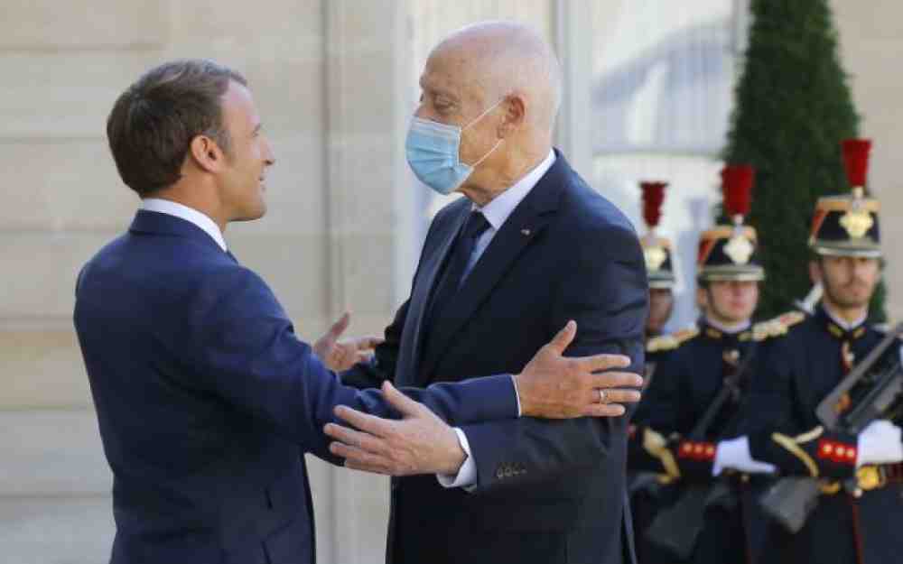 الرئيس التونسي قيس سعيد يوجه رسالة تأييد للرئيس الفرنسي ماكرون